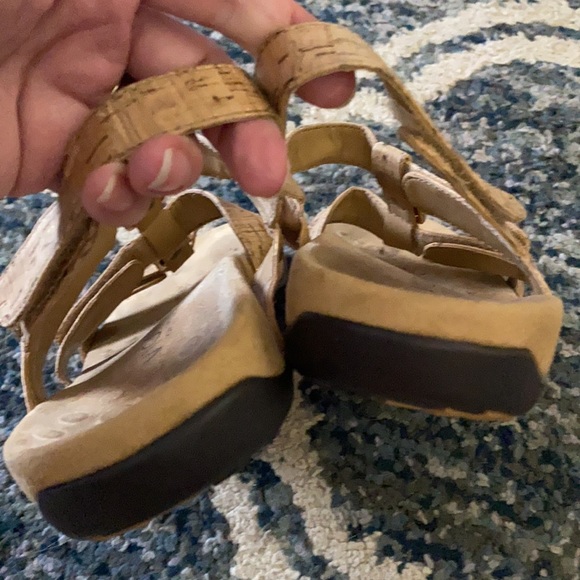 Vionic Amber Sandal GUC - Picture 11 of 16